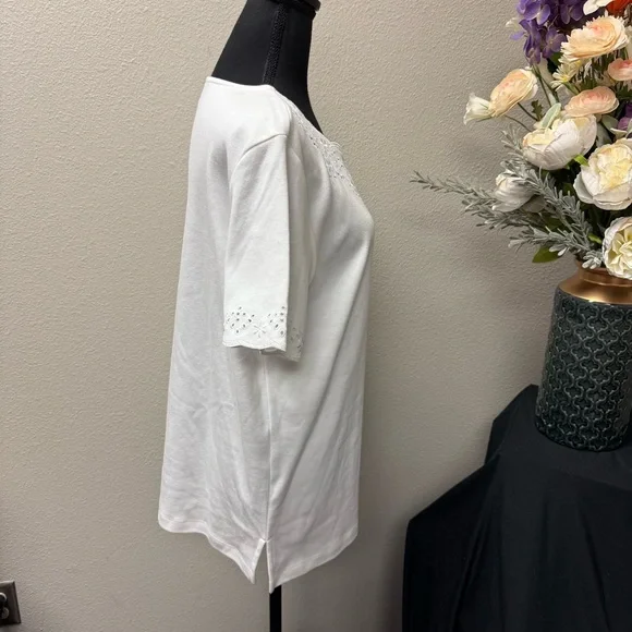 Alfred Dunner White Eyelet Embroidered Knit Top Short Sleeve M - Picture 4 of 7